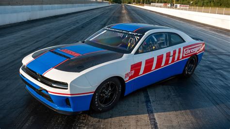 Dodge Charger d'epoca in pista