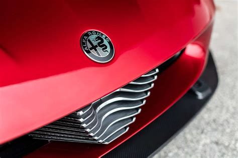 Dettaglio del logo Alfa Romeo 33