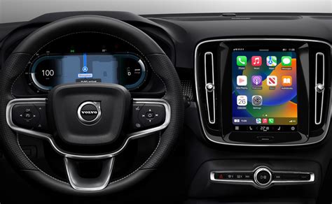 Schermata centrale sistema infotainment Volvo con pulsante Home