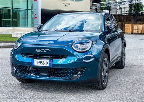 Fiat 600 Hybrid in ambiente urbano