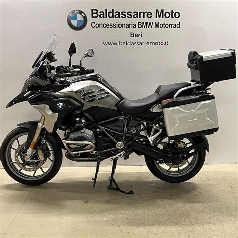 motocicletta BMW R 1200 GS in movimento