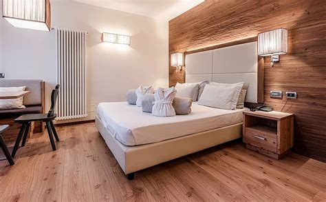 Immagine di una camera accogliente e moderna dell'Hotel Croda Rossa