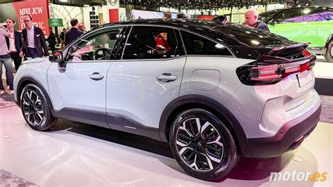Retro della Citroën C4 Coupé con il particolare lunotto diviso