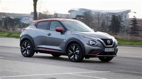 Nissan Juke in un contesto urbano moderno