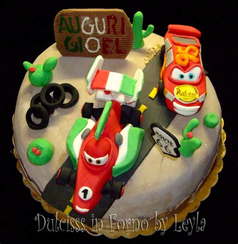 Torta a tema macchina Cars decorata con pasta di zucchero