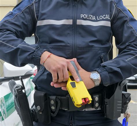 Dotazioni operative della Polizia Locale: Taser e Body Cam