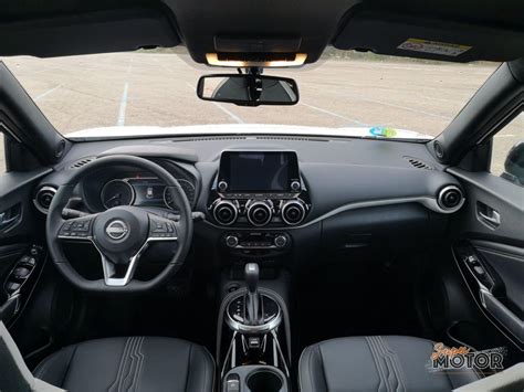 Nissan Juke comandi al volante