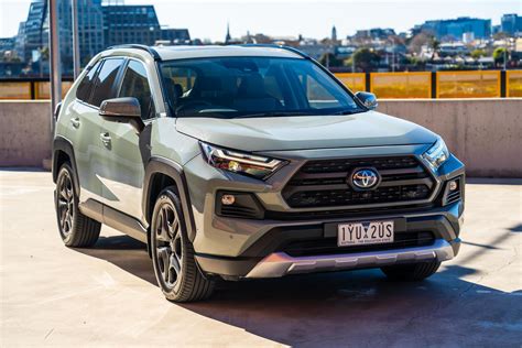 Toyota RAV4 Hybrid vista anteriore