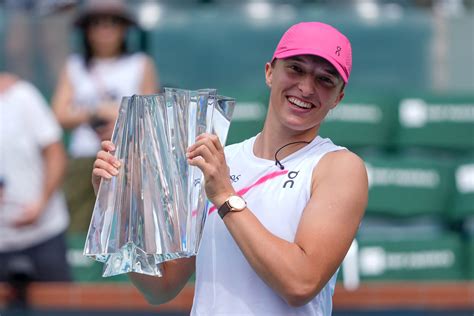 Iga Swiatek celebra la vittoria a Indian Wells