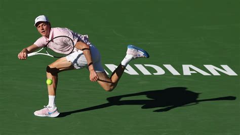 Jannik Sinner in azione a Indian Wells