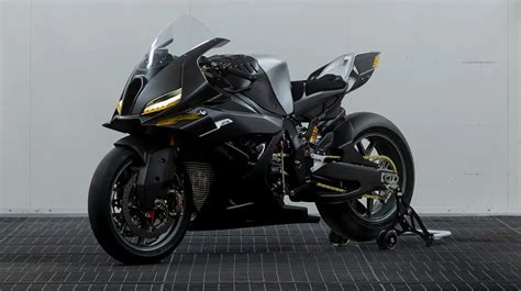 Render della BMW Motorrad Concept RR in mostra