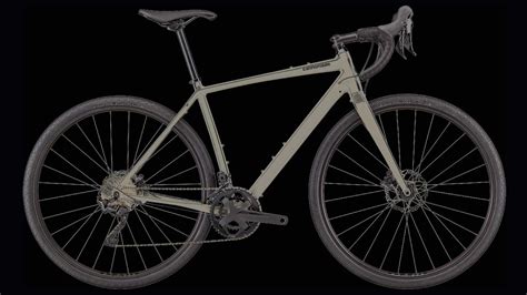 Confronto visivo tra biciclette ibride, da corsa, MTB e gravel