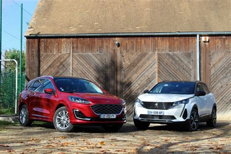 Ford Kuga e Peugeot 3008 fianco a fianco