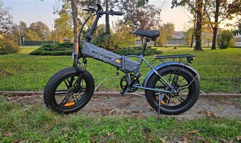 Motore e batteria integrati in una bici elettrica pieghevole