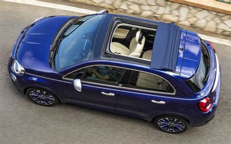 Fiat 500L vista frontale con tetto apribile