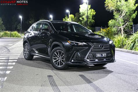 Lexus NX 350h vista frontale