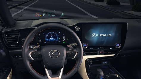 Interni Lexus NX con display centrale