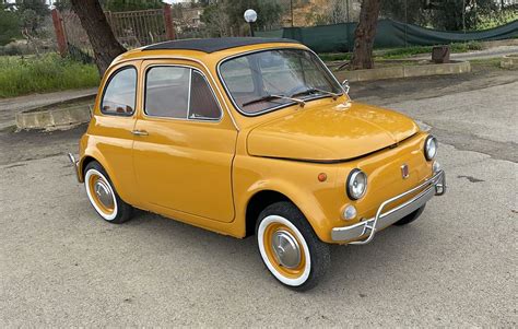 Fiat 500 L Giallo Positano vista posteriore
