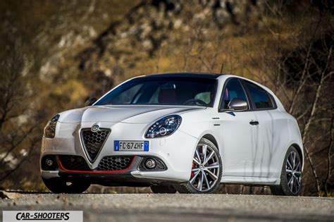 Alfa Romeo Giulietta Veloce e Toyota GT86 in strada