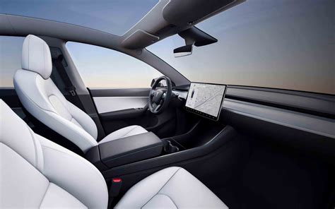 Interni Tesla Model Y con schermo posteriore