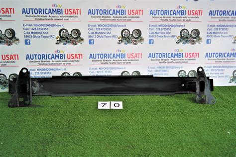 Dettaglio della sede fendinebbia sulla barra paraurti