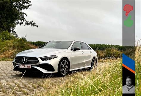 Mercedes-Benz Classe A 220 d in movimento su strada