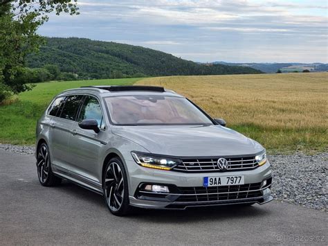 Immagine frontale della Volkswagen Passat BiTDI che evidenzia il nuovo design