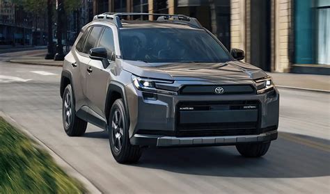Toyota RAV4 in ambiente urbano