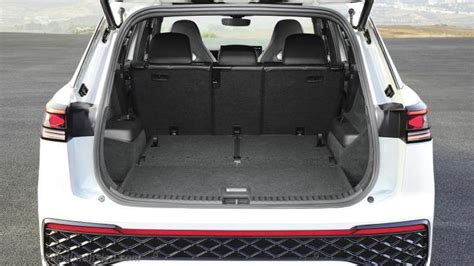 Diagramma che mostra la capacità del bagagliaio della Volkswagen Tayron con diverse configurazioni di sedili