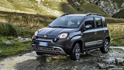 Fiat Panda Cross in off-road