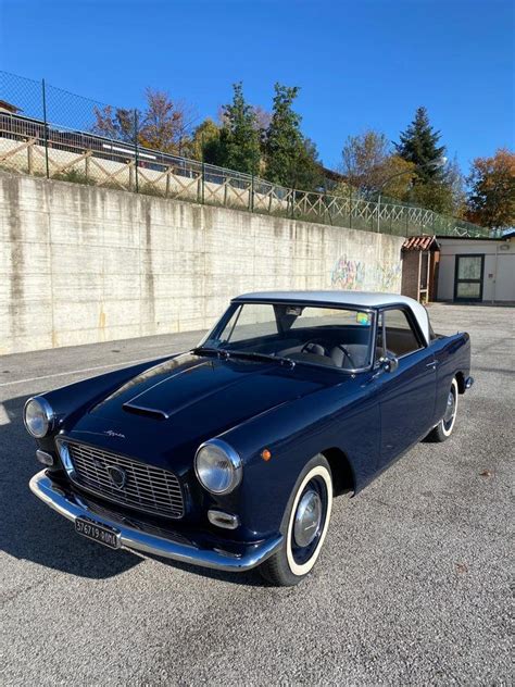 Lancia Appia Coupé Pininfarina in un contesto storico