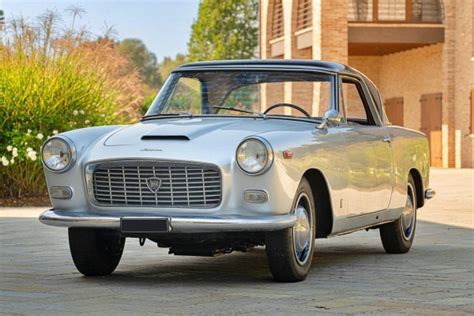 Dettagli degli interni di una Lancia Appia Coupé restaurata