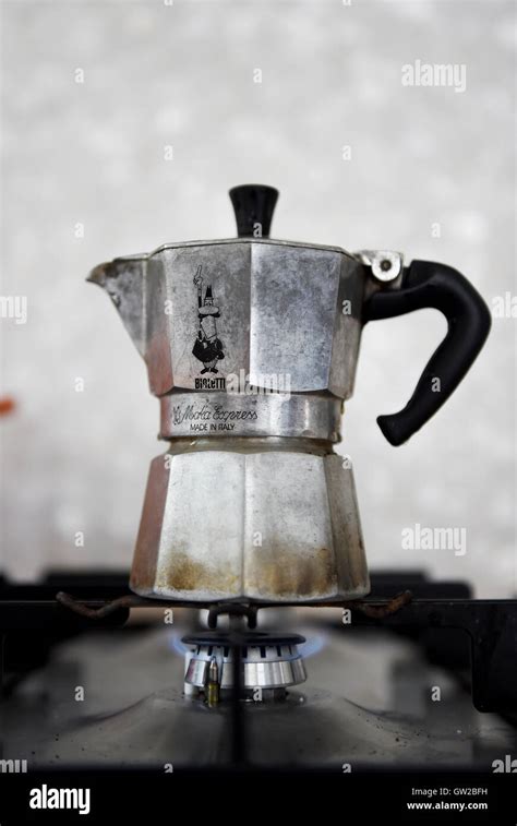 Moka italiana tradizionale sul fornello
