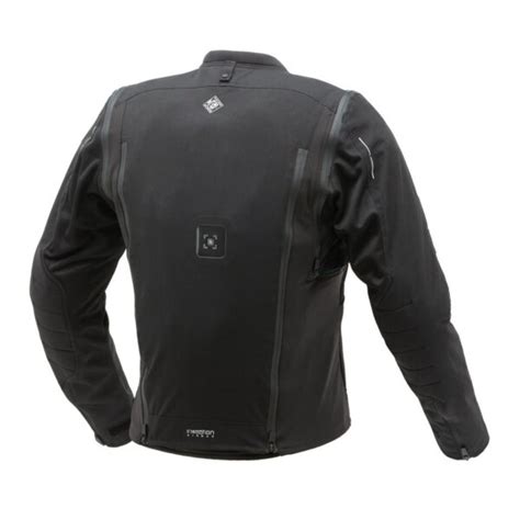 Motociclista che indossa una giacca airbag Tucano Urbano Airscud Mesh