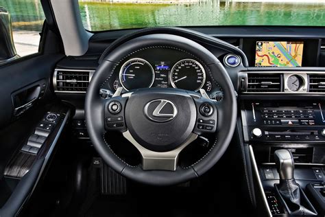 Lexus IS 300h sistema di infotainment