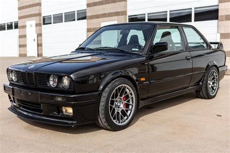BMW Serie 325i Coupé in azione