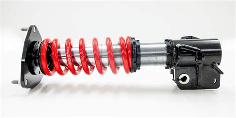 Dettaglio della regolazione dell'altezza di un coilover