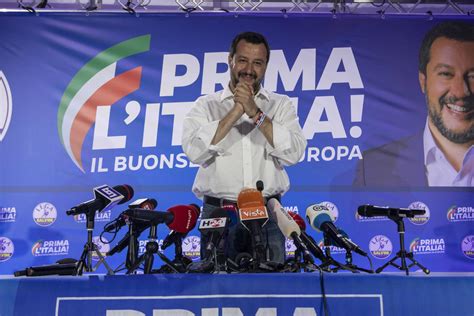 Matteo Salvini festeggia i risultati delle elezioni europee