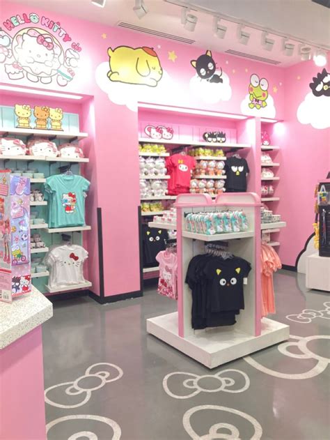 infografica che mostra la varietà dei prodotti Hello Kitty disponibili in negozio