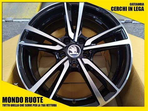 Skoda Octavia con cerchi in lega da 18 pollici