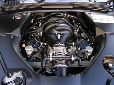 Motore V8 Ferrari F136 montato su una Maserati Coupé
