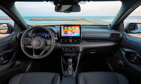 Interni Toyota Yaris con sistema multimediale