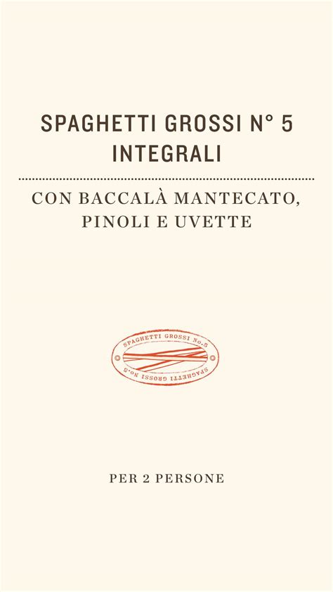 Una cucina disordinata ma piena di ingredienti