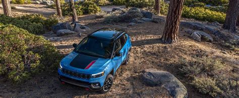 Jeep Compass in un ambiente off-road