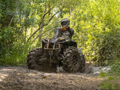 Can-Am Renegade X MR 1000R in azione nel fango