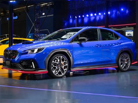 Confronto visivo tra Subaru WRX STI e alcune delle sue concorrenti
