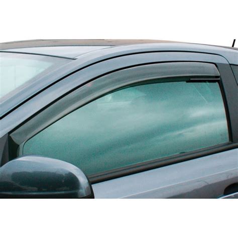 Vari tipi di deflettori aria per auto