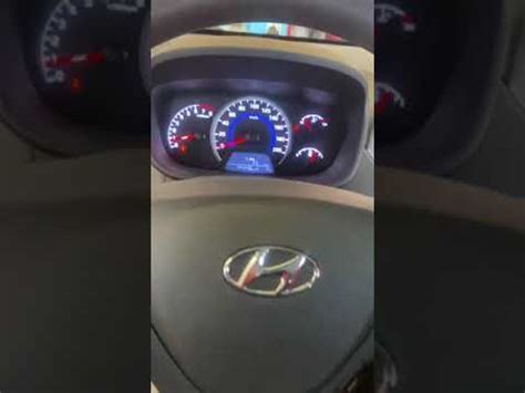 Hyundai i10 con spia sterzo accesa
