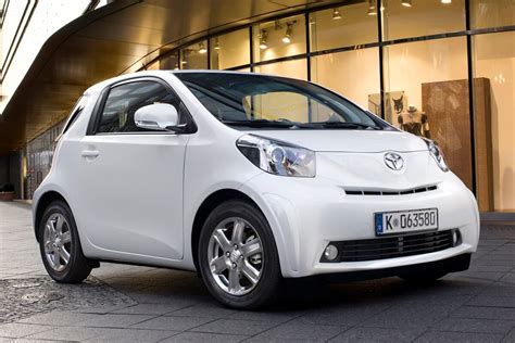 Toyota iQ personalizzata con accessori esterni