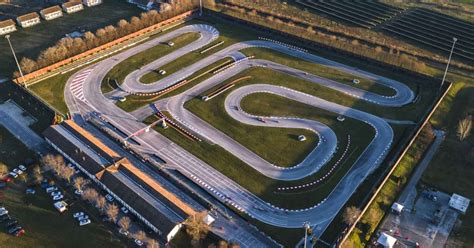 Veduta aerea del Lignano Circuit con evidenziati il rettilineo principale e le curve